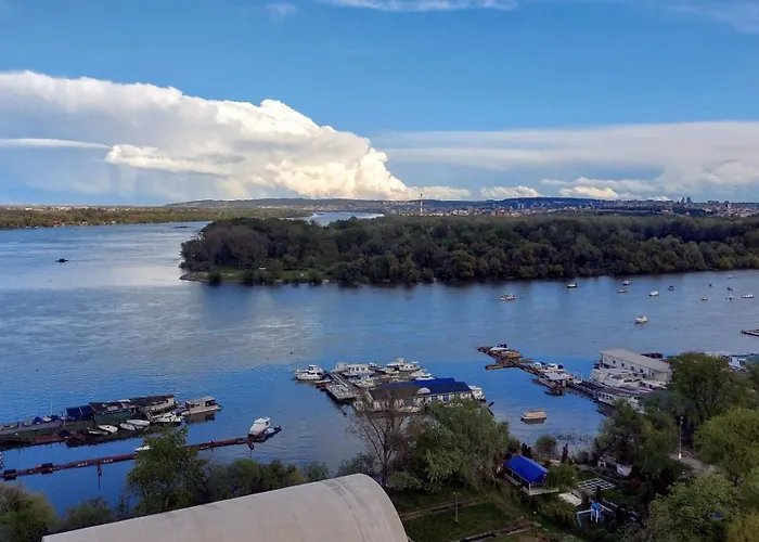 Danube Riverview * بلغراد